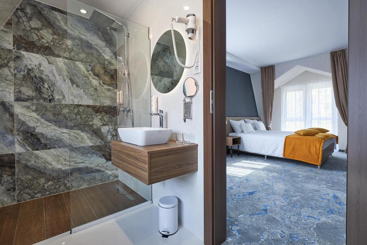 Hotel Crystal Hajdúszoboszló Buitenkant foto