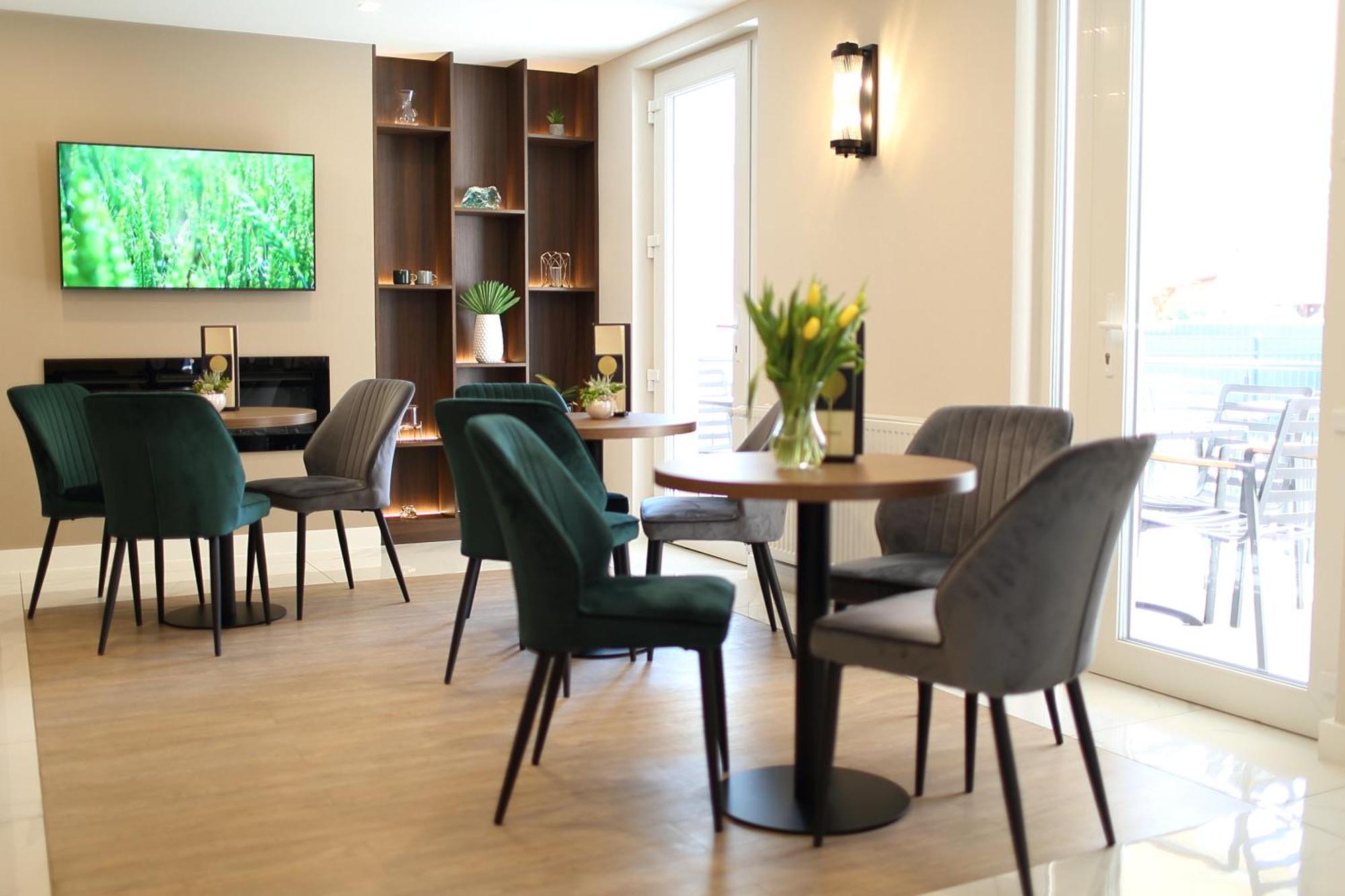 Hotel Crystal Hajdúszoboszló Buitenkant foto