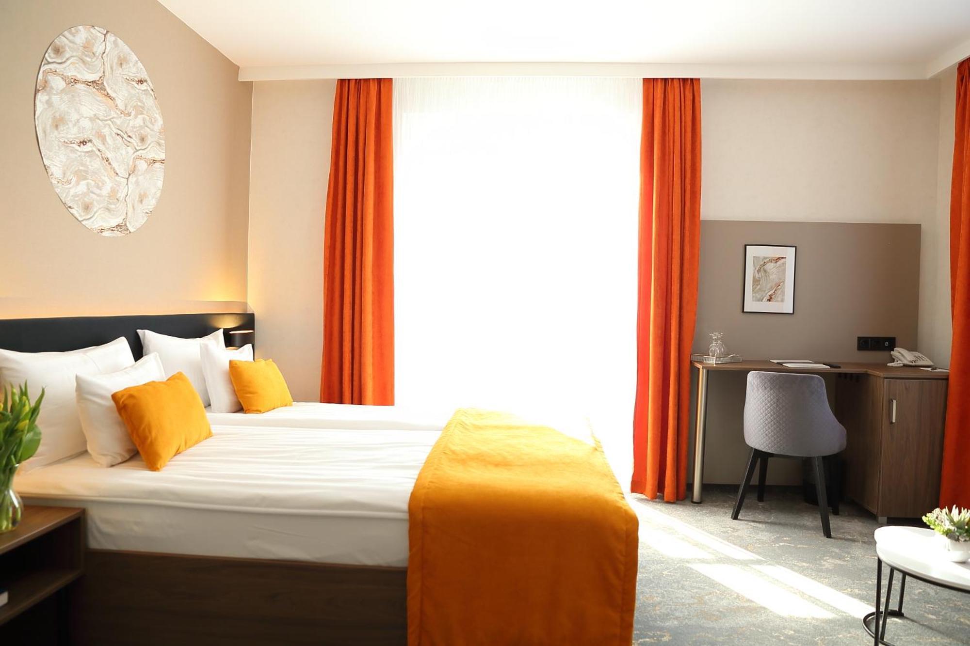 Hotel Crystal Hajdúszoboszló Buitenkant foto