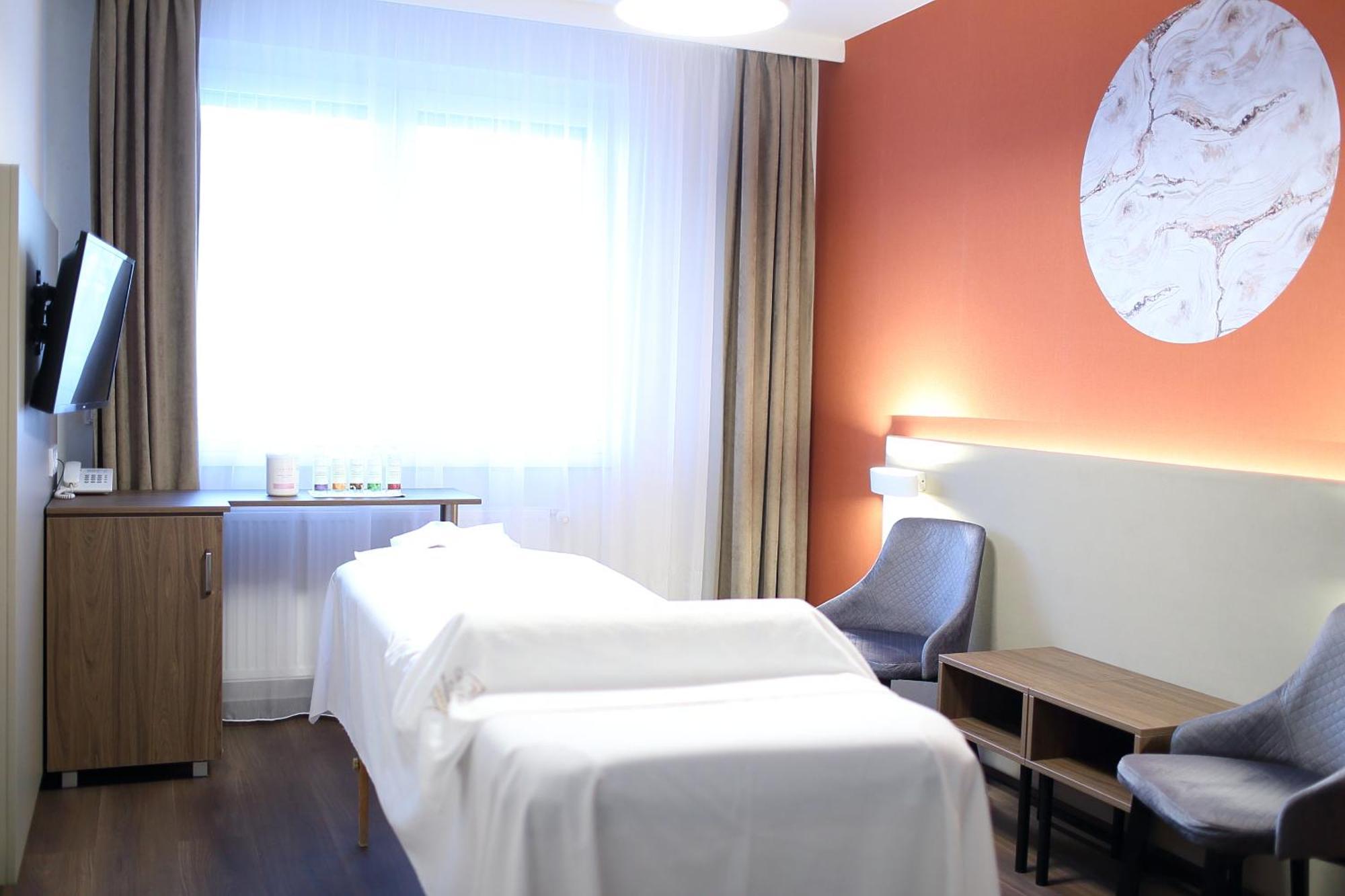 Hotel Crystal Hajdúszoboszló Buitenkant foto
